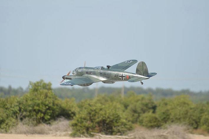 BH184 - Heinkel HE 111 2,500mm (98.42") 20cc gas ARF/ Electric Retract - Image 4